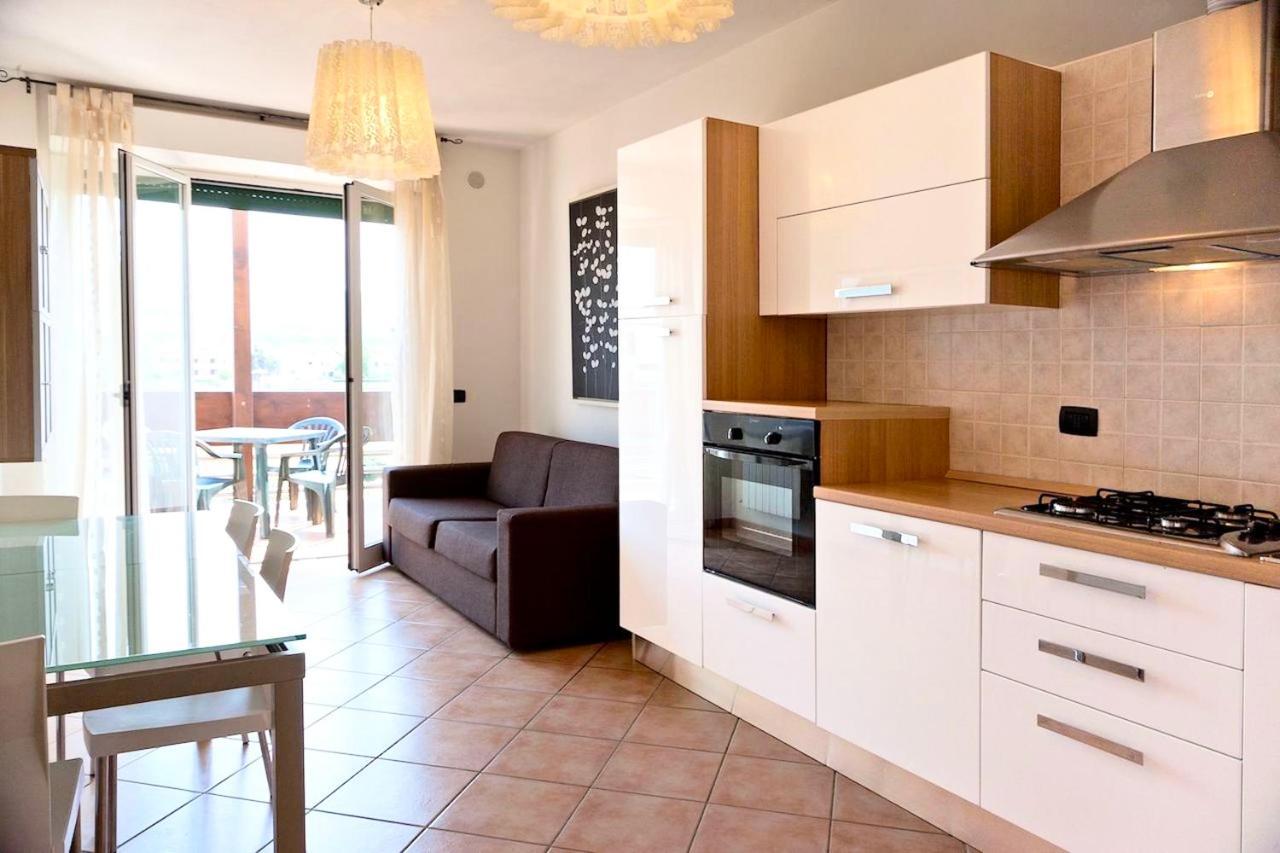 Isa-Apartments 4 Beds In Residence With Swimming-Pool In San Vincenzo, Just 600 Meters From The Sea Esterno foto
