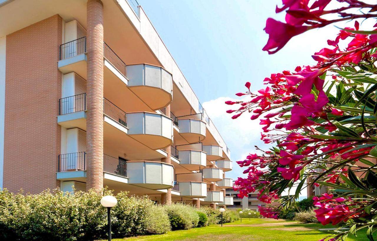 Isa-Apartments 4 Beds In Residence With Swimming-Pool In San Vincenzo, Just 600 Meters From The Sea Esterno foto