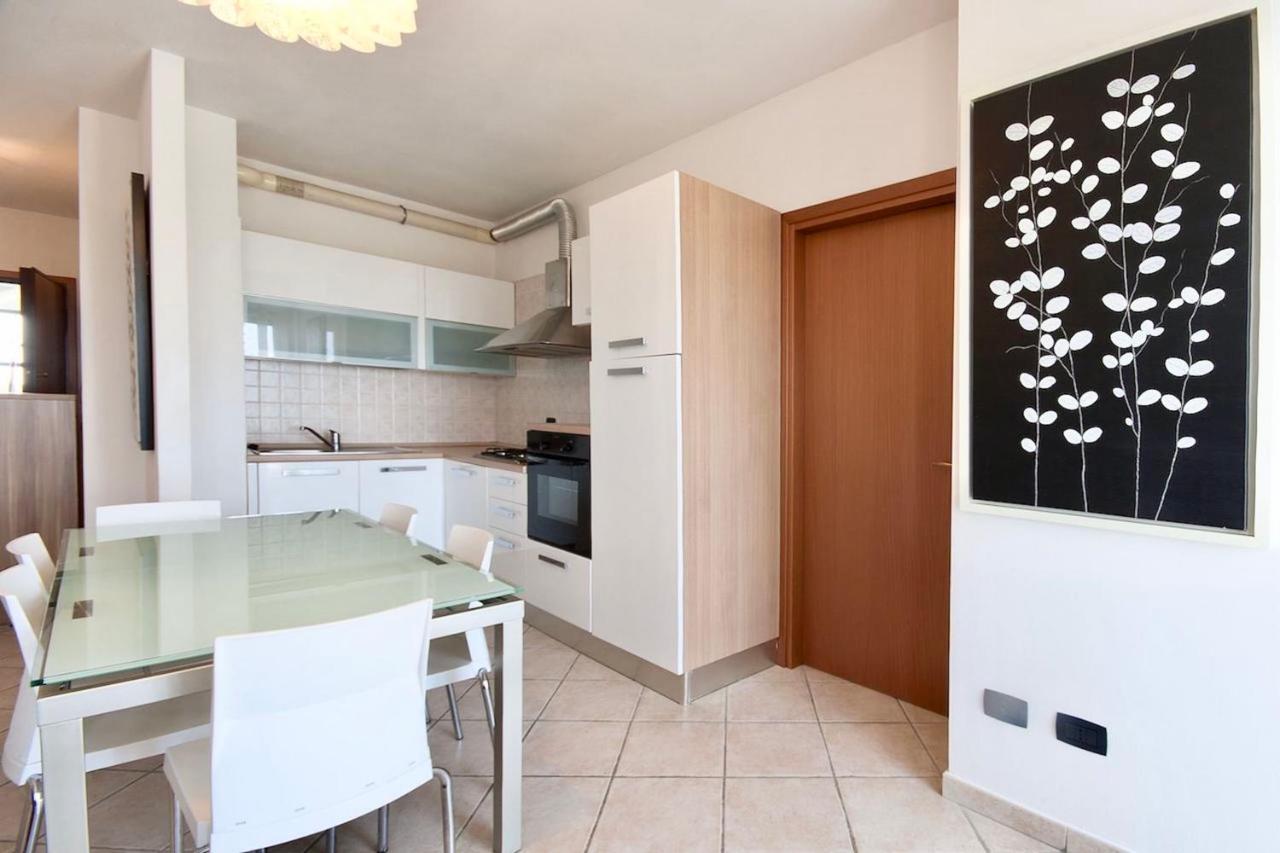 Isa-Apartments 4 Beds In Residence With Swimming-Pool In San Vincenzo, Just 600 Meters From The Sea Esterno foto