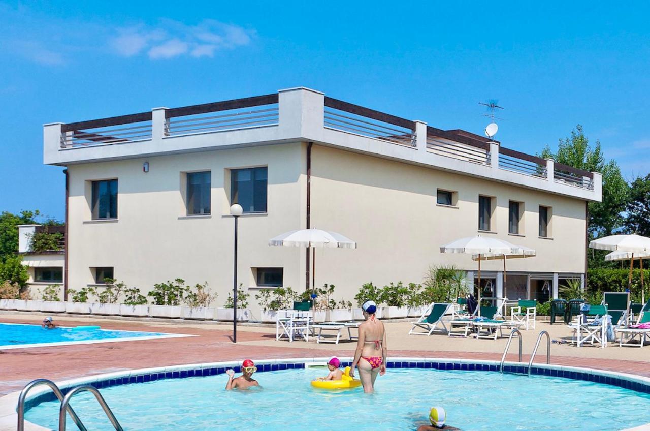 Isa-Apartments 4 Beds In Residence With Swimming-Pool In San Vincenzo, Just 600 Meters From The Sea Esterno foto